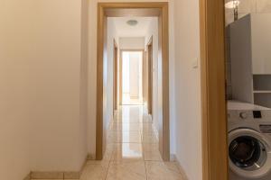 Fotografia z galérie ubytovania Family-friendly apartments with swimming pools Sutivan, Brac - 15665 v Sutivane