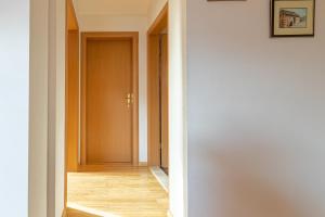 Fotografia z galérie ubytovania Family-friendly apartments with swimming pools Sutivan, Brac - 15665 v Sutivane