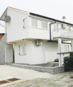 Fotografia z galérie ubytovania Apartments by the sea Preko, Ugljan - 15669 v destinácii Preko