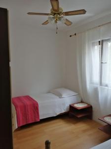 Fotografie z fotogalerie ubytování Apartments with a parking space Mirca, Brac - 15683 v destinaci Supetar