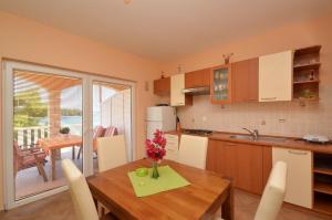 Fotografie z fotogalerie ubytování Apartments by the sea Karbuni, Korcula - 15699 v destinaci Prizba