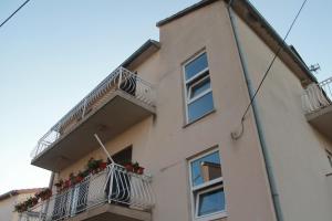 Budova, v ktorej sa apartmán nachádza