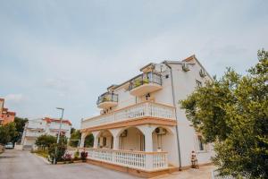 Fotografie z fotogalerie ubytování Apartments with a parking space Vodice - 15734 v destinaci Vodice