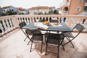 Fotografie z fotogalerie ubytování Apartments with a parking space Vodice - 15734 v destinaci Vodice