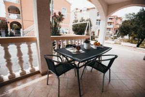 Fotografie z fotogalerie ubytování Apartments with a parking space Vodice - 15734 v destinaci Vodice