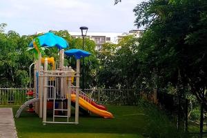 a playground with a slide in a park at Apartamento de 1 recamara en Panama Pacifico in ArraijÃ¡n
