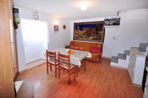 Posezení v ubytování Apartments with parking spaces Omis - 15767