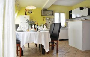 Reštaurácia alebo iné gastronomické zariadenie v ubytovaní Family friendly house with a swimming pool Posedarje, Novigrad - 15785