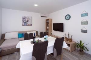 Fotografie z fotogalerie ubytování Apartments with WiFi Split - 15960 ve Splitu