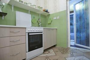 a kitchen with green walls and a stove at Apartments with WiFi Pula - 15986 in Pula