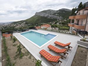 Fotografie z fotogalerie ubytování Family friendly apartments with a swimming pool Klis, Split - 16005 v destinaci Klis