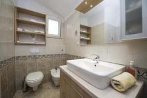 Fotografie z fotogalerie ubytování Family friendly apartments with a swimming pool Klis, Split - 16005 v destinaci Klis