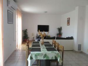 Fotografie z fotogalerie ubytování Apartments with a parking space Kastel Novi, Kastela - 16018 v destinaci Kaštela