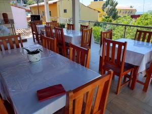 Restaurace v ubytování Pousada Camburi Star
