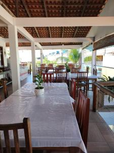 Restaurace v ubytování Pousada Camburi Star