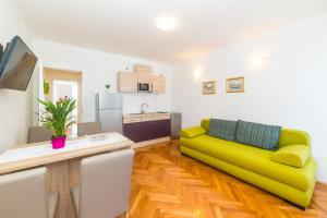 Fotografie z fotogalerie ubytování Apartments with WiFi Split - 16033 ve Splitu