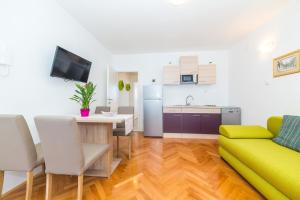 Fotografie z fotogalerie ubytování Apartments with WiFi Split - 16033 ve Splitu + 6 fotografií