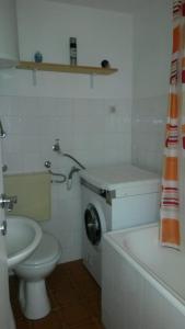 Fotografia z galérie ubytovania Apartments by the sea Tucepi, Makarska - 16037 v Tučepi