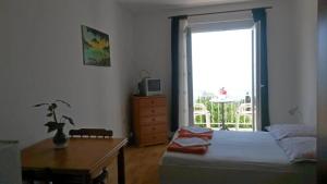 Fotografia z galérie ubytovania Apartments by the sea Tucepi, Makarska - 16037 v Tučepi