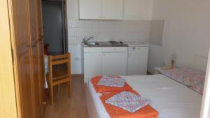 Fotografia z galérie ubytovania Apartments by the sea Tucepi, Makarska - 16037 v Tučepi
