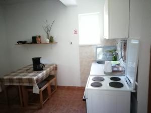 Kuchyň nebo kuchyňský kout v ubytování Apartments with a parking space Ostarski Stanovi, Plitvice - 16071