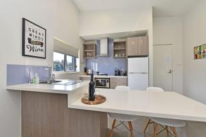 Una cocina o cocineta en Ironbark Hill Villa 4 Novato