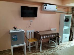 Kuchyň nebo kuchyňský kout v ubytování P Place พีเพลส