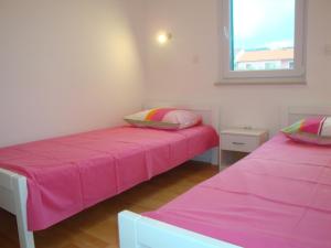 Posteľ alebo postele v izbe v ubytovaní Apartments with a parking space Supetar, Brac - 16130 + 9 fotografií