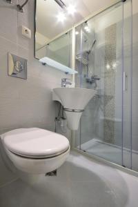 Koupelna v ubytování Seaside holiday house Baska Voda, Makarska - 16138 + 16 fotografií