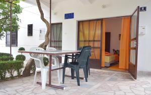 Balkón alebo terasa v ubytovaní Apartments and rooms by the sea Podaca, Makarska - 16160