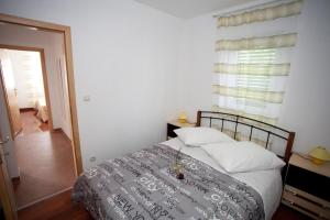 Posteľ alebo postele v izbe v ubytovaní Apartments by the sea Trogir - 16211