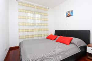 Posteľ alebo postele v izbe v ubytovaní Apartments by the sea Trogir - 16211