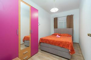 Postel nebo postele na pokoji v ubytování Apartments with parking spaces Bibinje, Zadar - 16188
