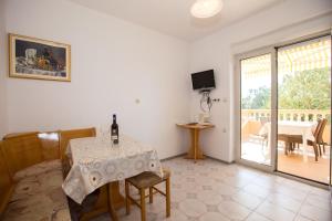 TV/Unterhaltungsangebot in der Unterkunft Apartments with a parking space Barbat, Rab - 16245