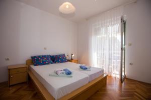 Ein Bett oder Betten in einem Zimmer der Unterkunft Apartments with a parking space Barbat, Rab - 16245