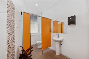 a bathroom with a toilet and a sink at The Commercial Quarters in Millthorpe