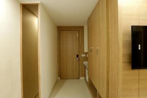 Bilik mandi di Hotel Sakura by Maps