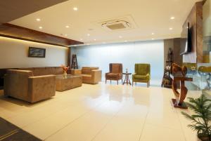Televisyen dan/atau pusat hiburan di Hotel Sakura by Maps