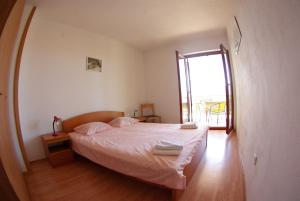 Fotografia z galérie ubytovania Apartments with a parking space Primosten - 15883 v Primošten