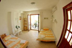 Fotografia z galérie ubytovania Apartments with a parking space Primosten - 15883 v Primošten