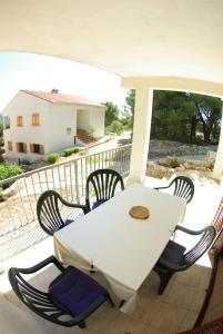 Fotografia z galérie ubytovania Apartments with a parking space Primosten - 15883 v Primošten