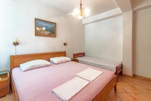 Postel nebo postele na pokoji v ubytování Apartments and rooms with parking space Hvar - 15706