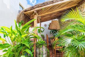 Un jardín fuera de AWARD-winning 2BR Villa Tulum Private Pool with Patio