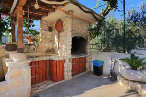 Vonkajšia záhrada v ubytovaní Apartments by the sea Trogir - 15517