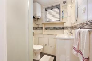 Kúpeľňa v ubytovaní Apartments by the sea Trogir - 15517 + 27 fotografií