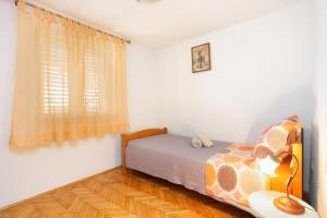 Posteľ alebo postele v izbe v ubytovaní Apartments by the sea Trogir - 15517
