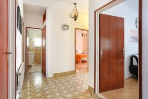 Fotografia z galérie ubytovania Apartments by the sea Trogir - 15517 v Trogiri