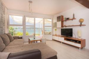 Fotografia z galérie ubytovania Apartments by the sea Zaboric, Sibenik - 15720 v Šibeniku + 11 fotografií