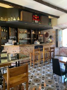 Ο χώρος του lounge ή του μπαρ στο Nikikot Hostel & Hotel +22 φωτογραφίες