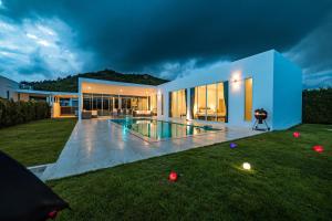 a house with a swimming pool in the yard at Modern 4 Bedroom Pool Villa KH-A6 in Khao Tao